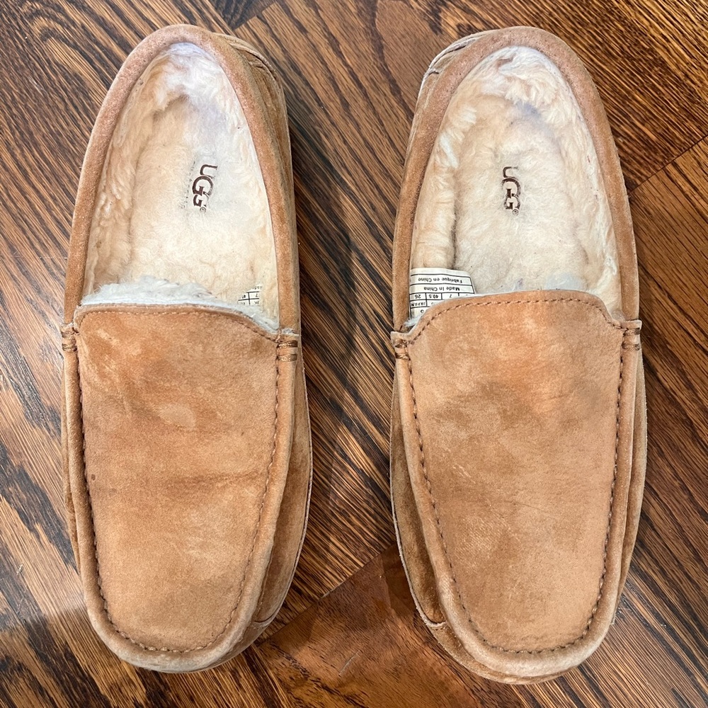 UGG “ascot” shearling slippers, chestnut suede almost new condition